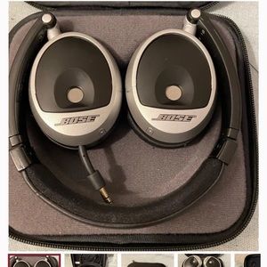 Bose pre-owned noise cancellation ear headphones